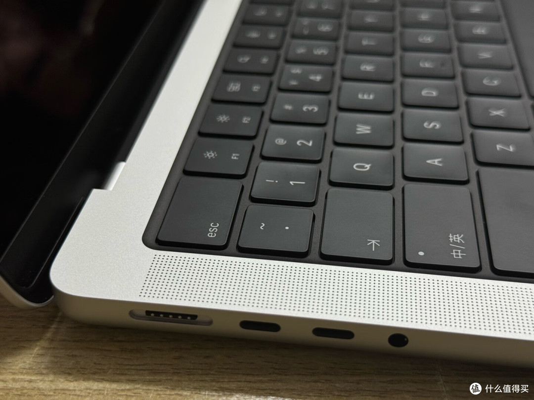M4版MacBook Pro 14出来了，最高可选M4Max，依然标配16GB内存