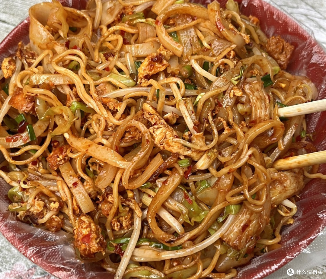 居民楼下市井美食:炒八掺的豪横