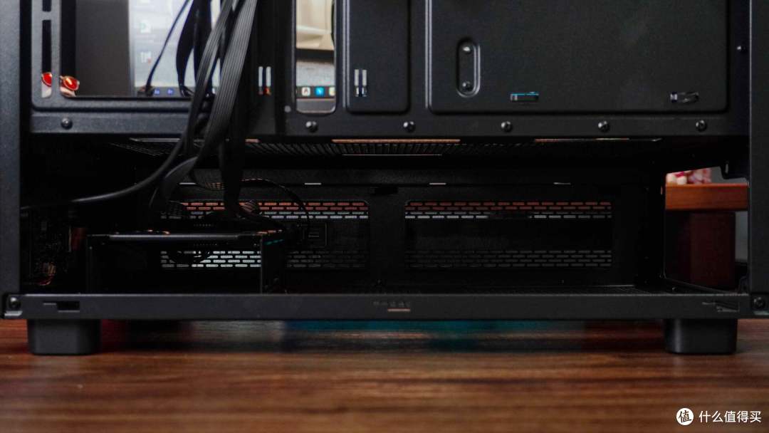 坚持硬件性价比，TT（Thermaltake）钢影系列再添新成员