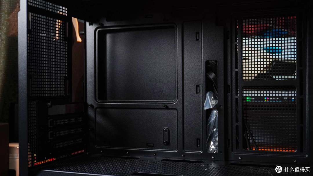 坚持硬件性价比，TT（Thermaltake）钢影系列再添新成员