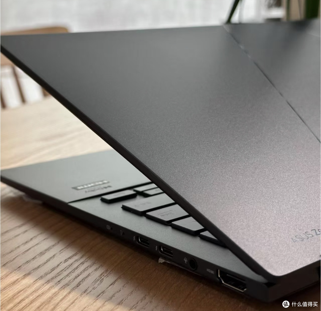 2025华硕灵耀14实战测评：移动办公新体验