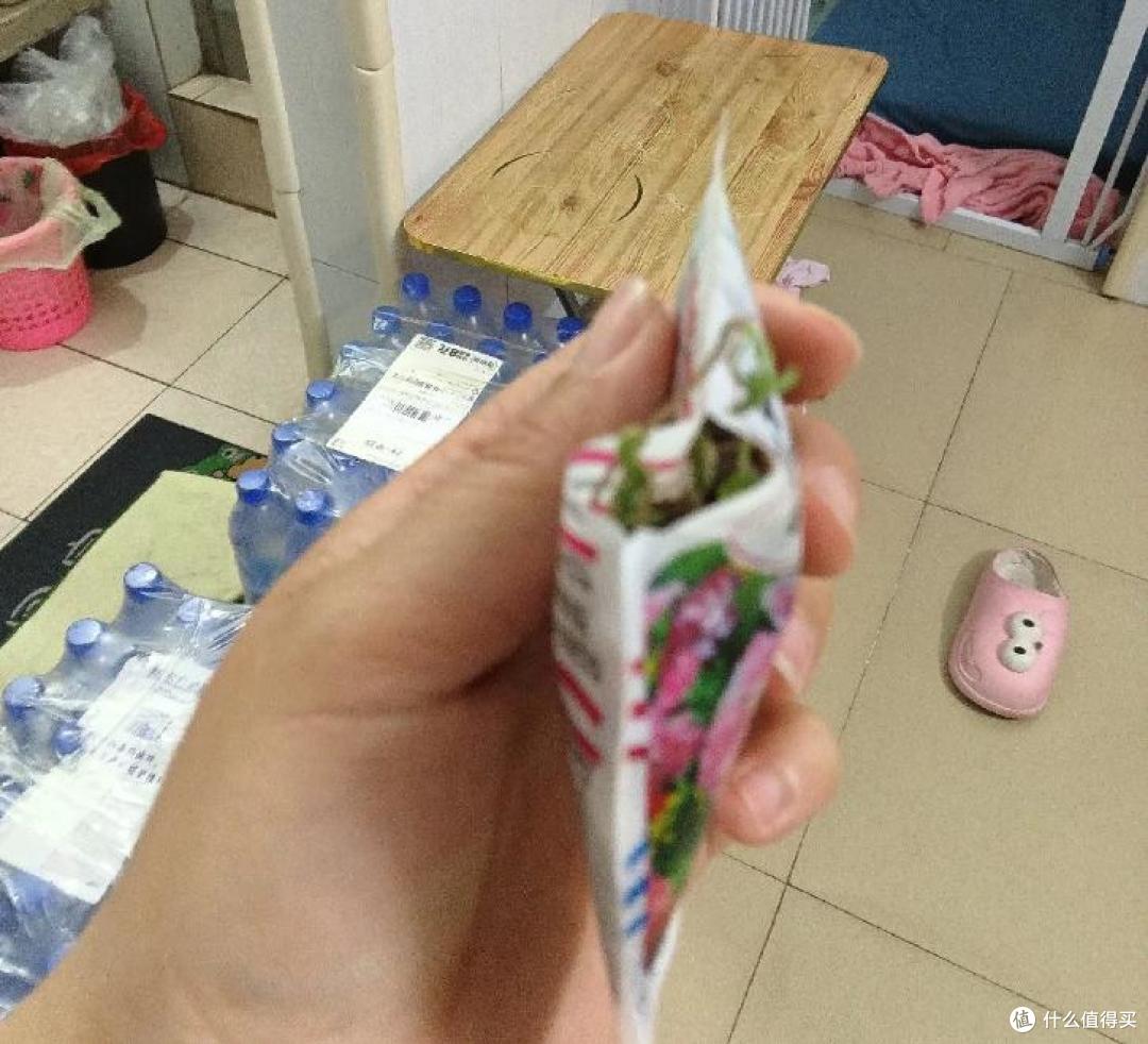 杭州一小伙吐槽:种的菜发霉了,没种的反而发芽了?网友:人才~