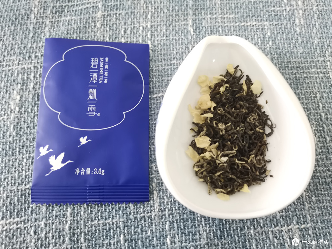 竹叶青万紫千红小红罐,香高味醇的口粮红茶