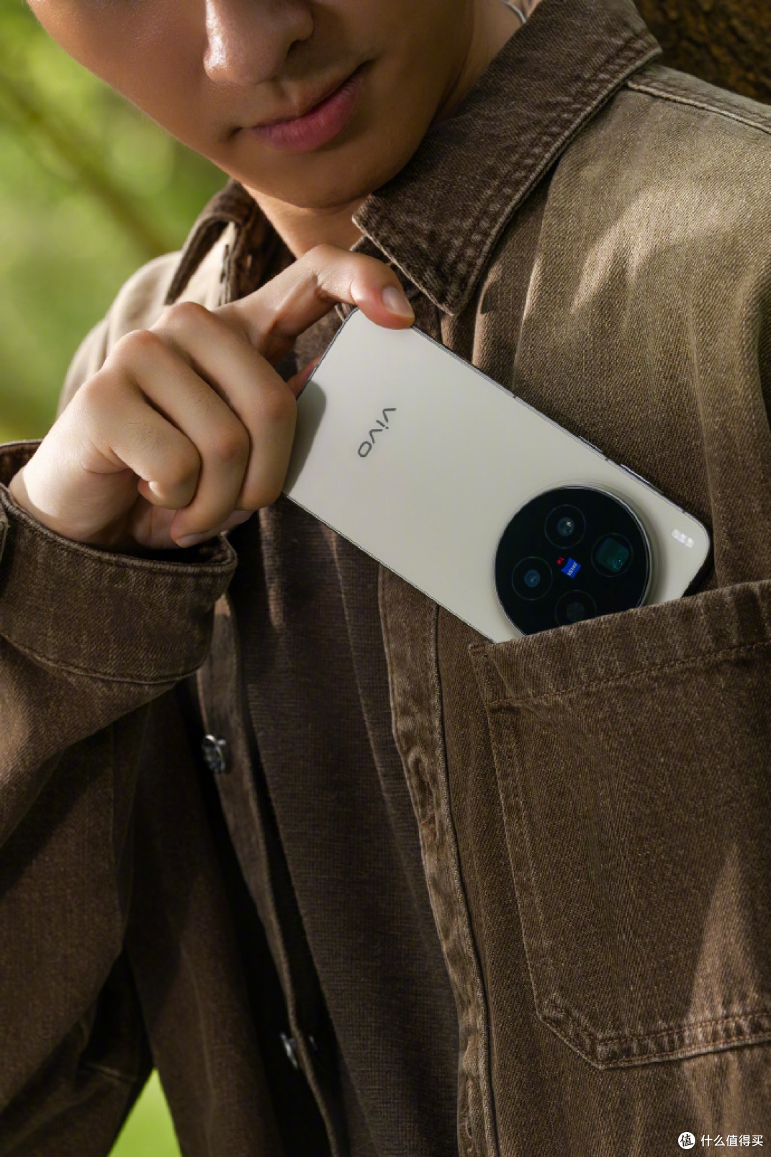 掌心奢华体验,vivo X300出众握持感和雅致设计重新定义旗舰美学