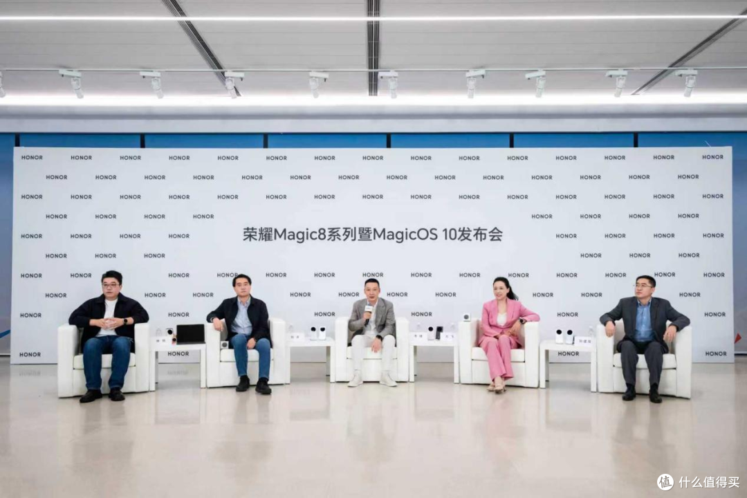 ​荣耀Magic8系列的炸裂开新局，背后是在重构“技术护城河”