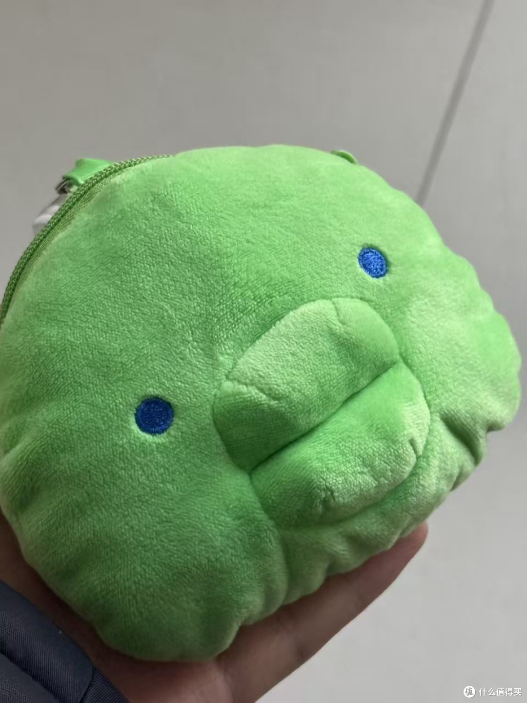 大嘴吉毛绒玩偶:实用通勤收纳
