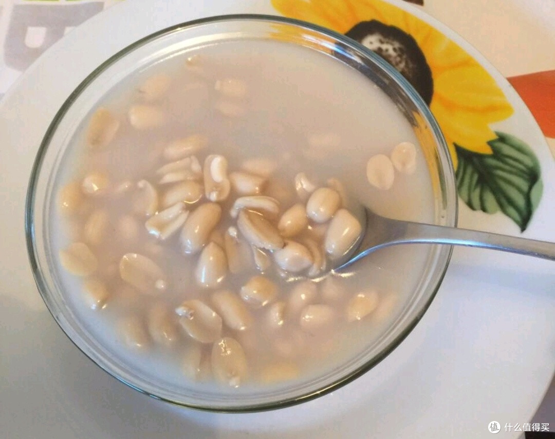 城市特色饮品打卡，例如杭州龙井茶，厦门花生汤的品鉴与背后故事