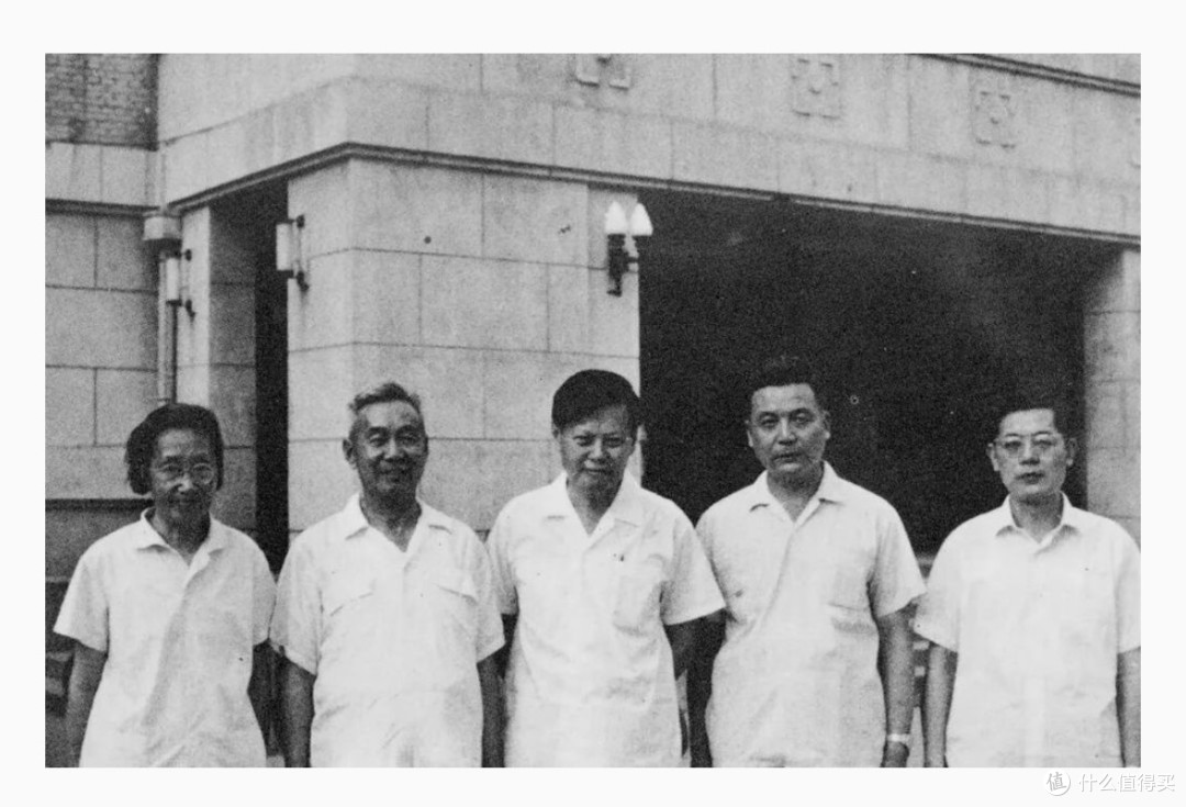 巨星陨落--杨振宁先生去世,留下曾经28岁的娇妻