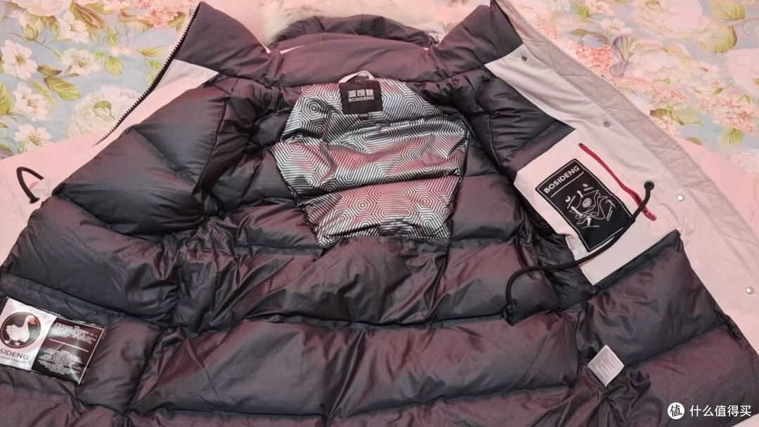波司登极寒鹅绒服，保暖显瘦还抗风