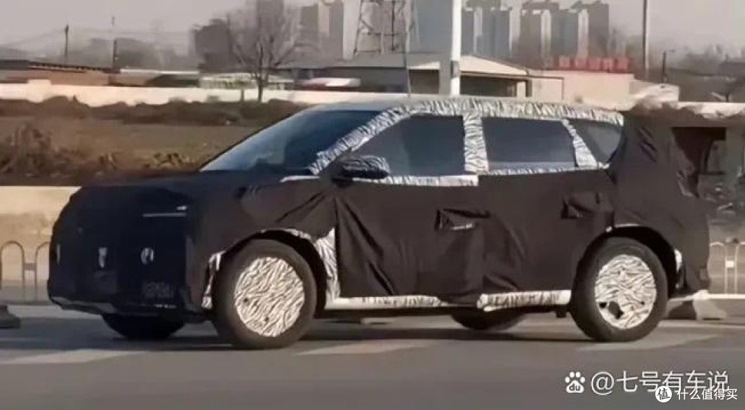 小米YU9增程SUV亮相高原
