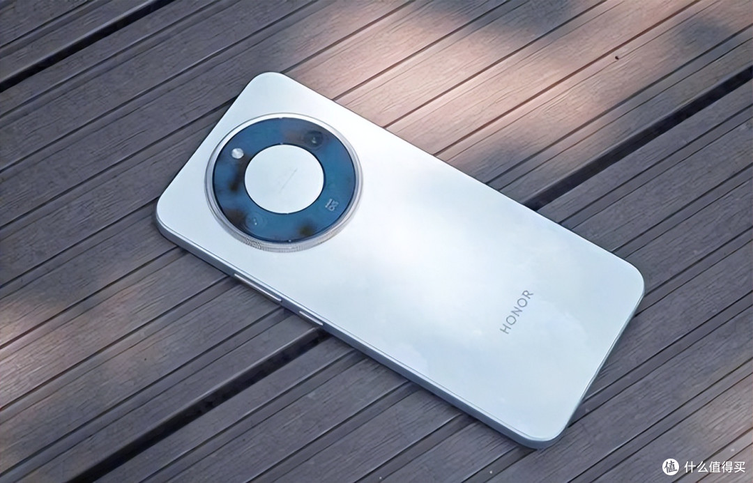 1889元买12GB+512GB配置！8300mAh+IP69防水，荣耀X70卷哭市场