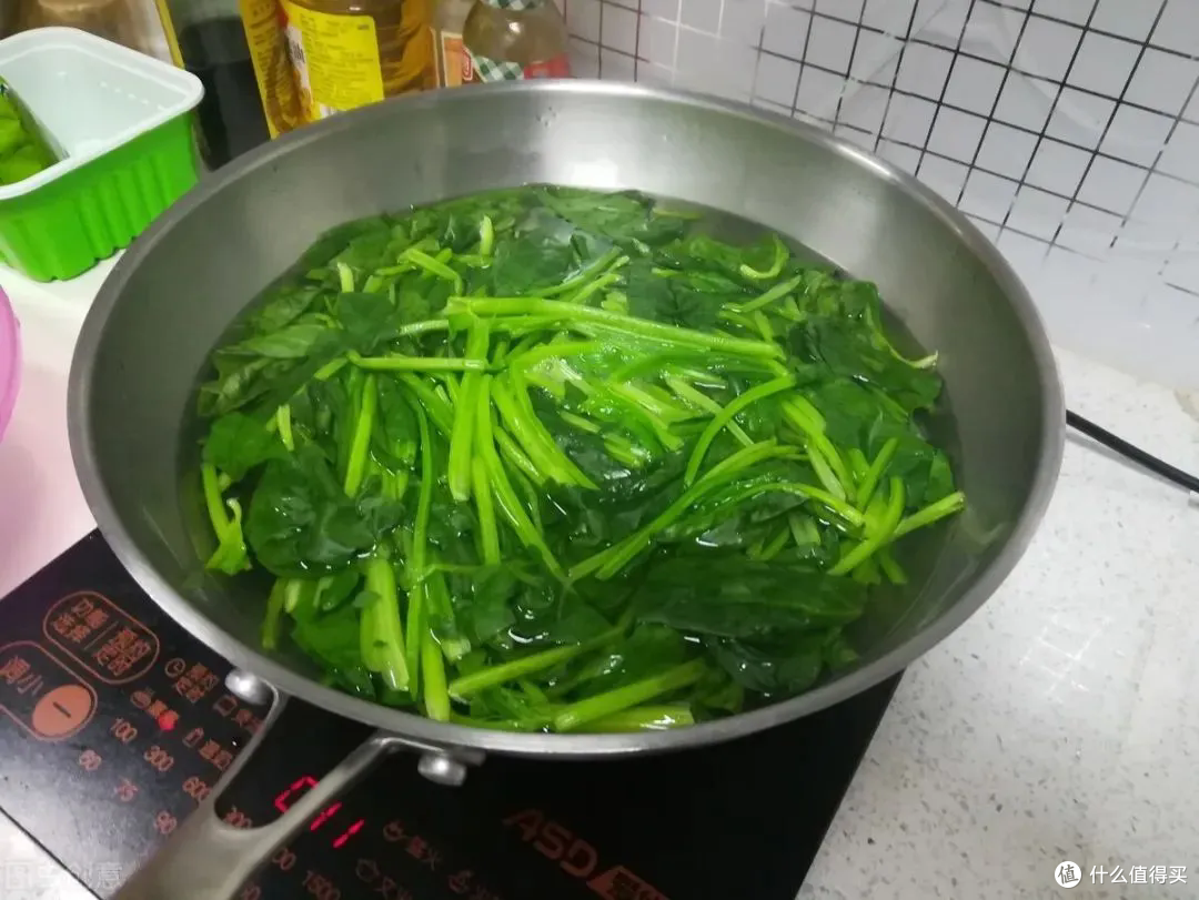 这6种菜不焯水等于在“吃毒”，记得告诉家人，很多人都做错了！