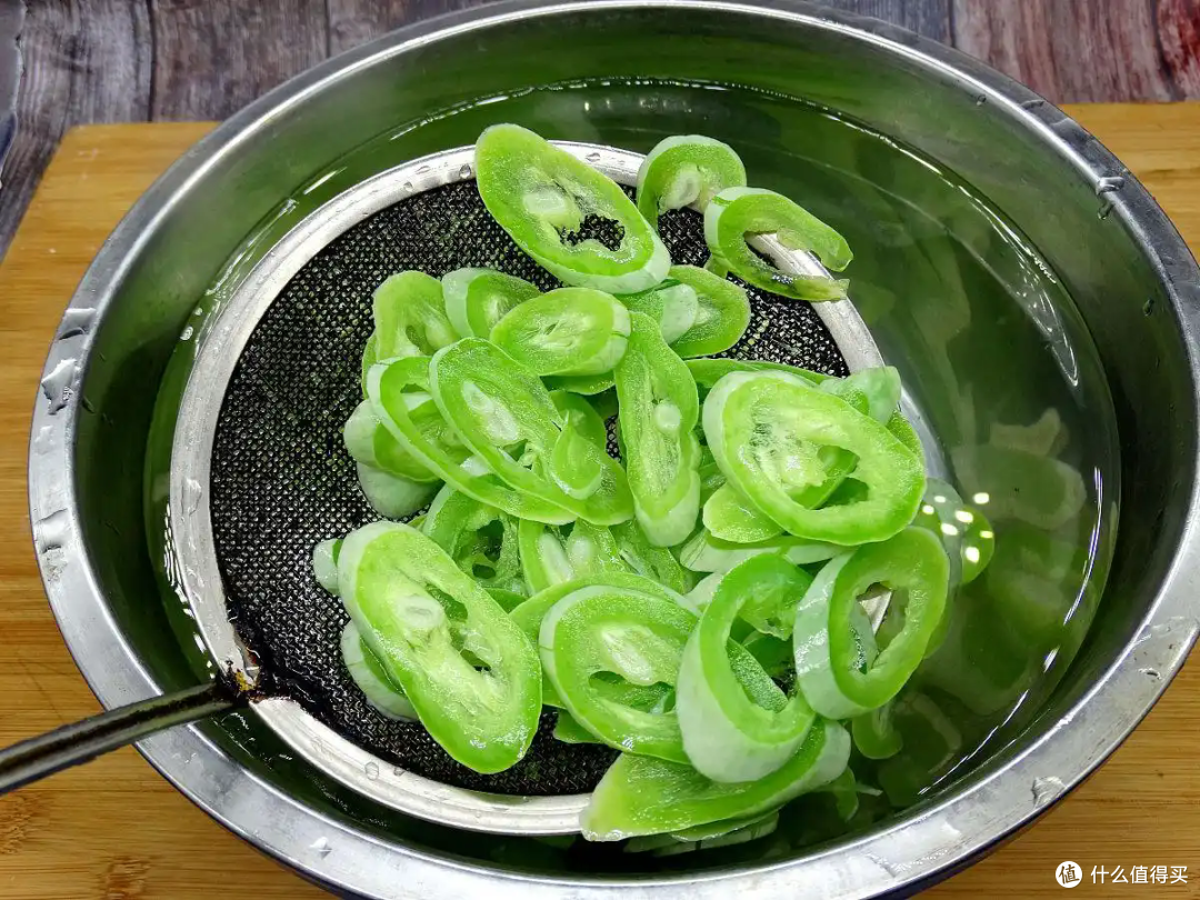 这6种菜不焯水等于在“吃毒”，记得告诉家人，很多人都做错了！