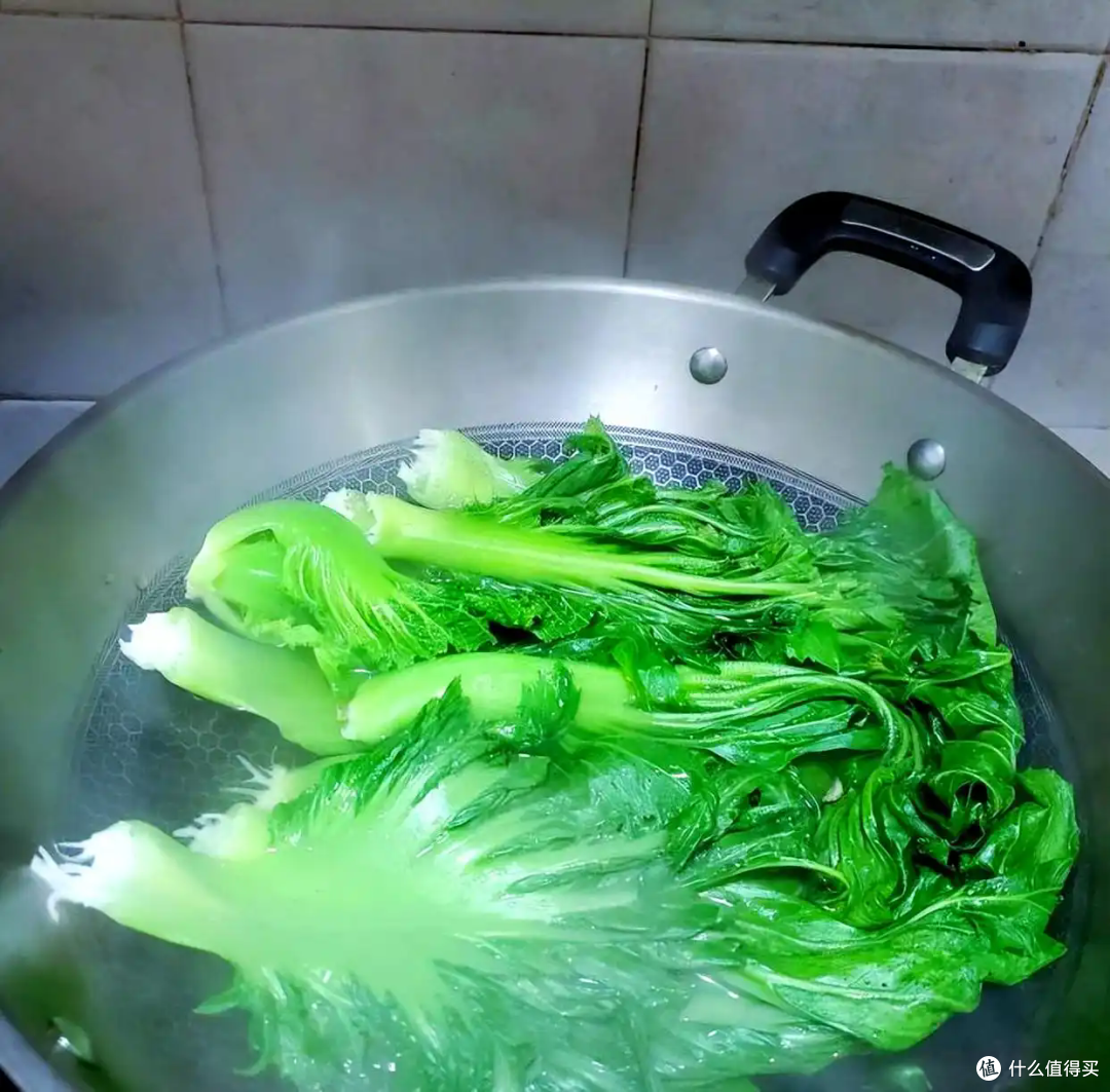 这6种菜不焯水等于在“吃毒”，记得告诉家人，很多人都做错了！