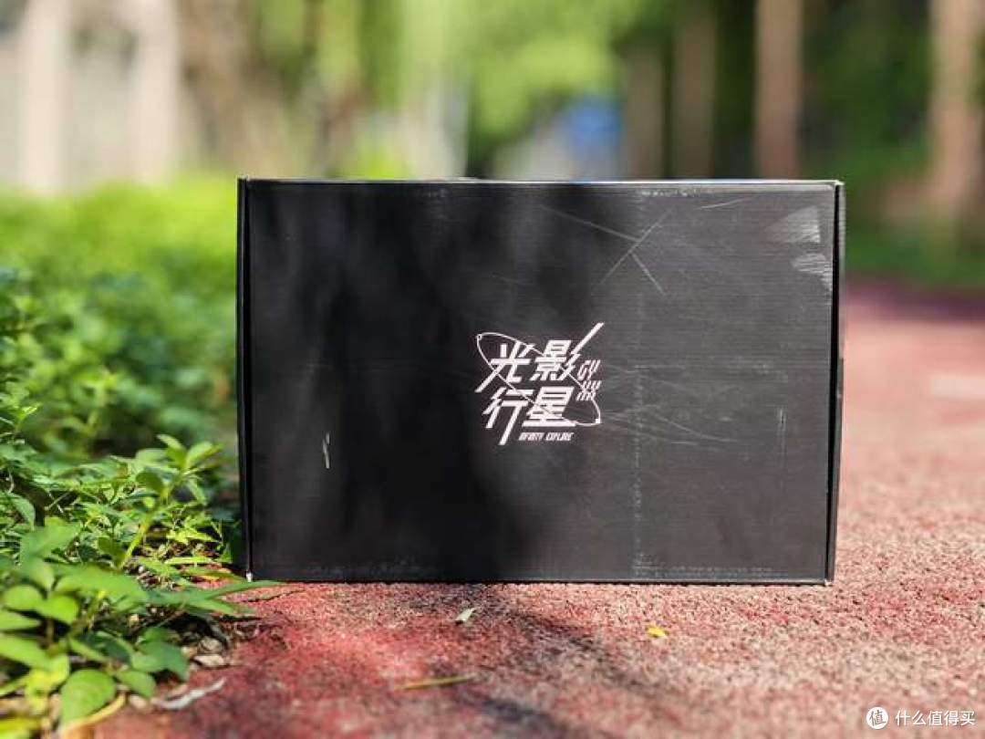 光影行星拓界双肩包:科技与美学的出行革命