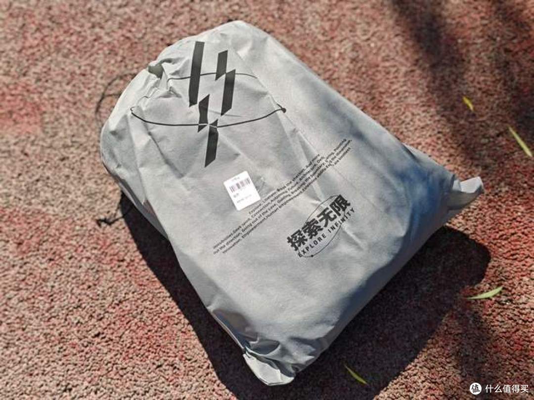 光影行星拓界双肩包:科技与美学的出行革命