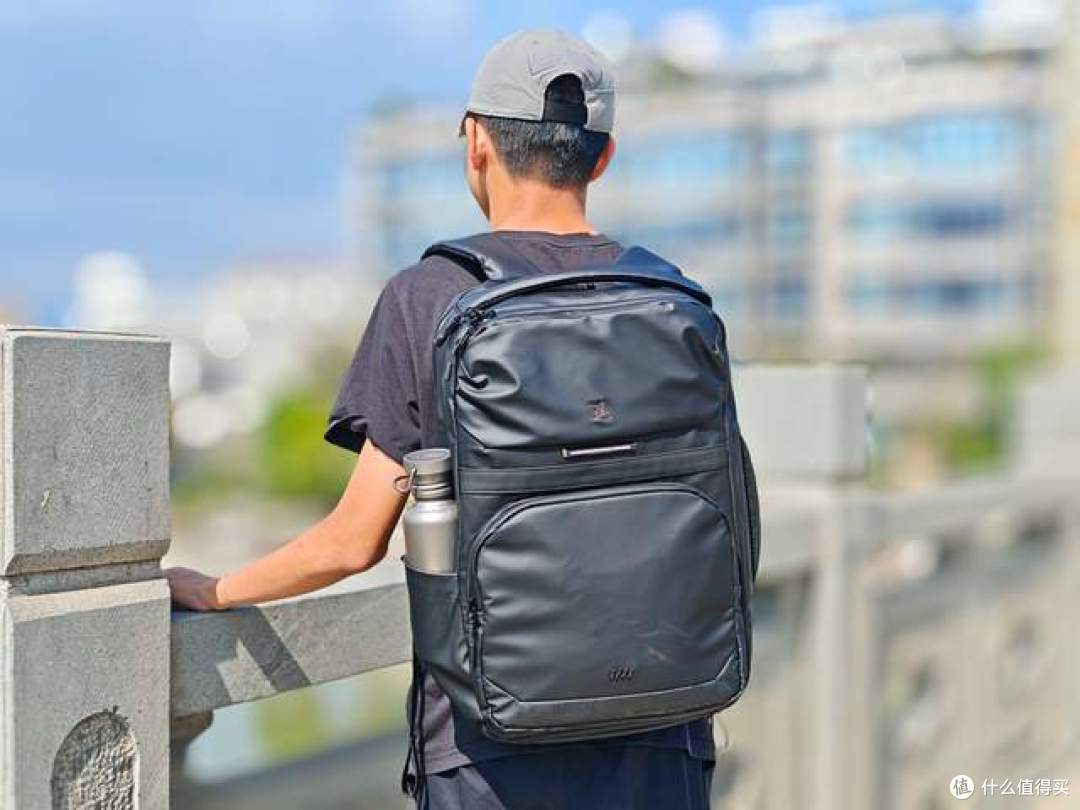 光影行星拓界双肩包:科技与美学的出行革命