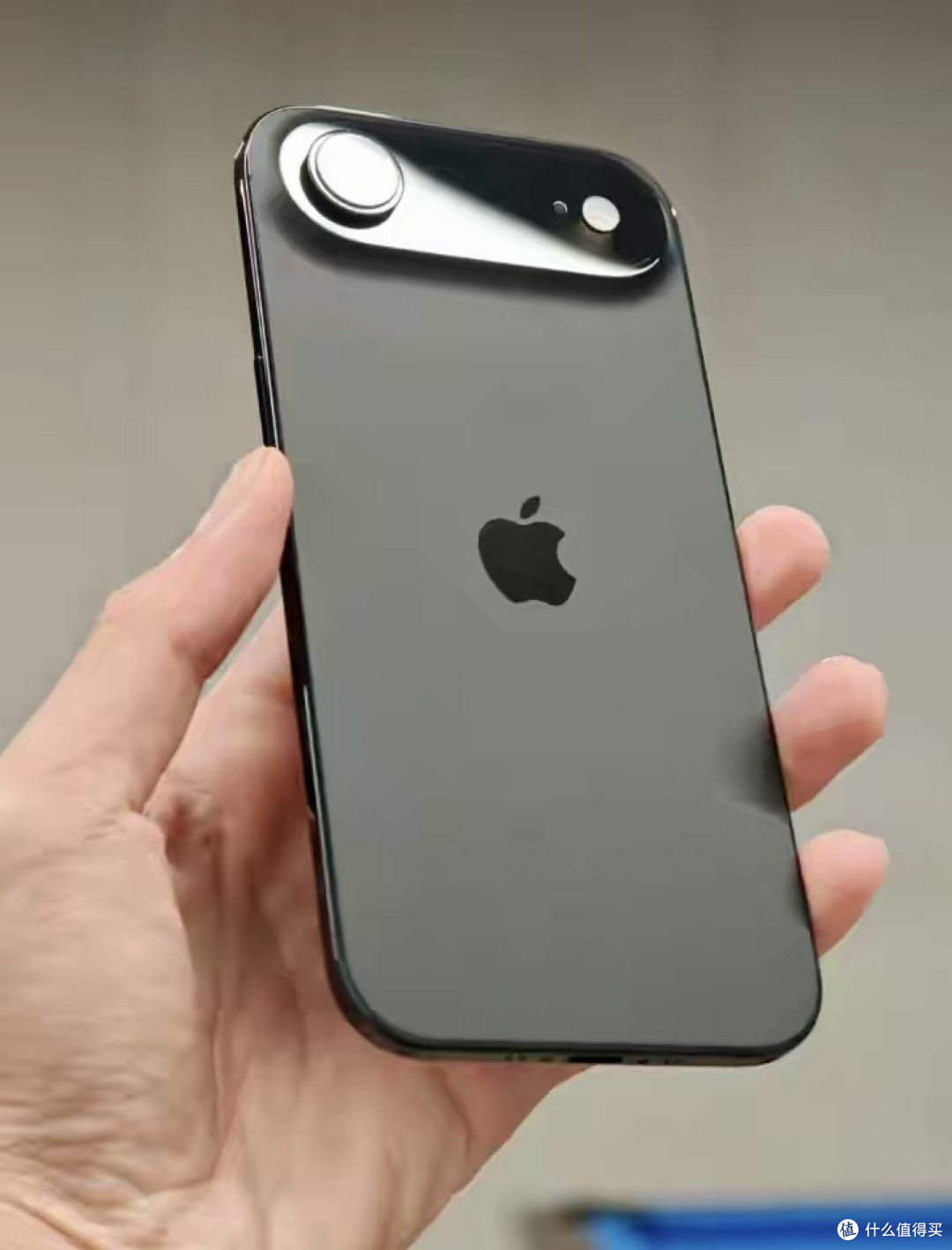 iPhone Air上手感受:特别轻薄手感好,但两个缺点挺纠结!