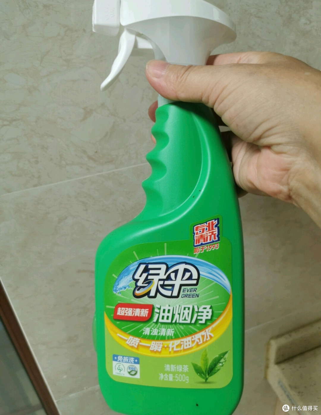 绿伞油污净:温和清洁灶台油烟