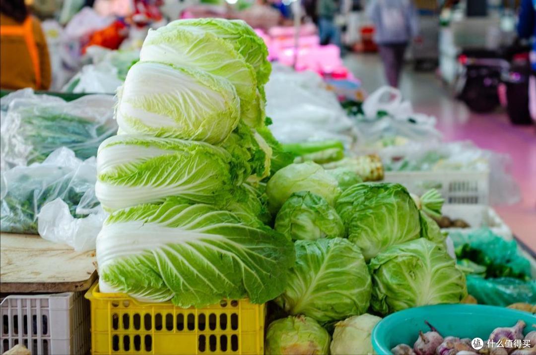 买白菜,选绿叶还是黄叶?菜农:买错又贵又难吃