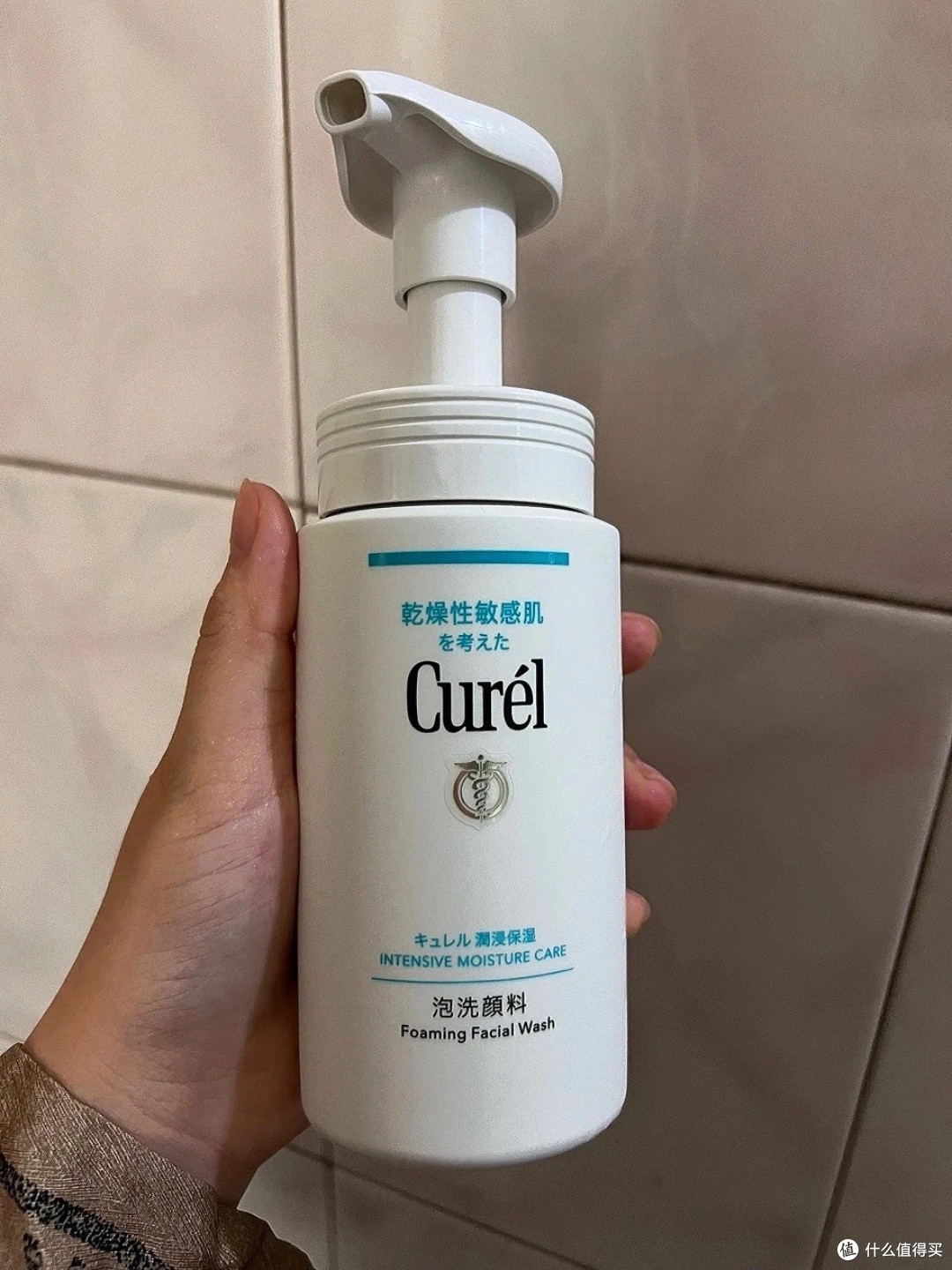 珂润洁颜泡沫:温和控油洁面