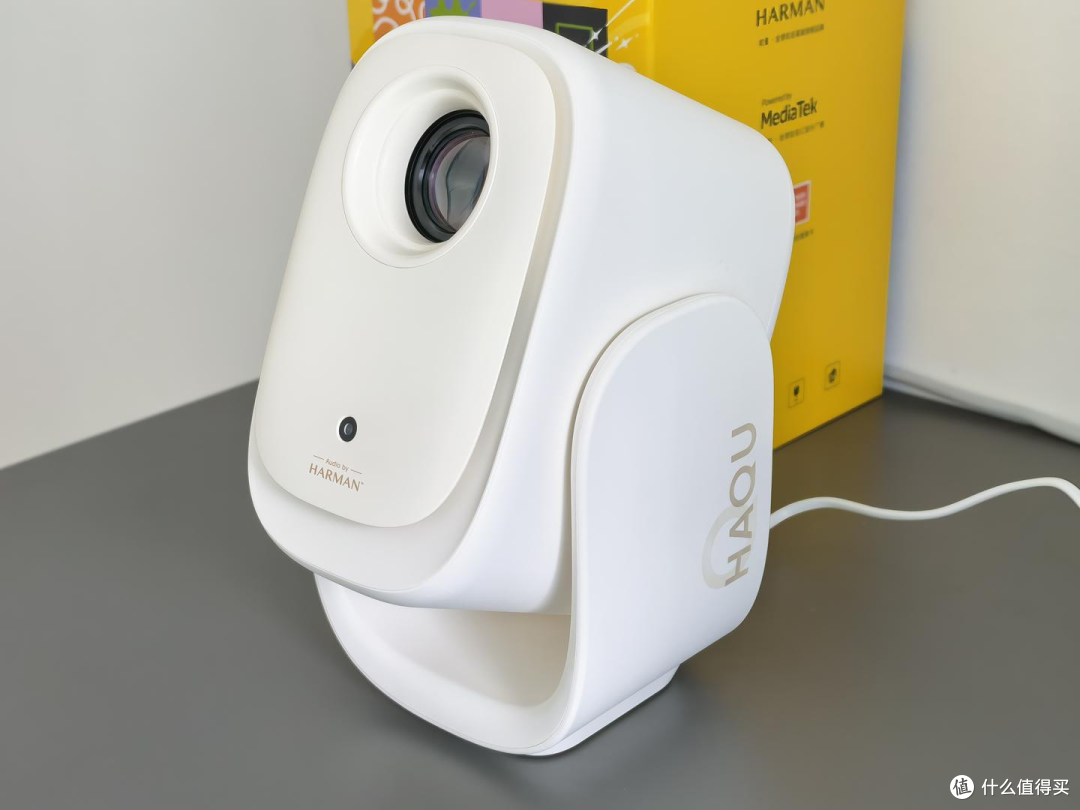 高性价比投影仪推荐：哈趣Q1 Pro实测体验，小家庭、打工人的快乐