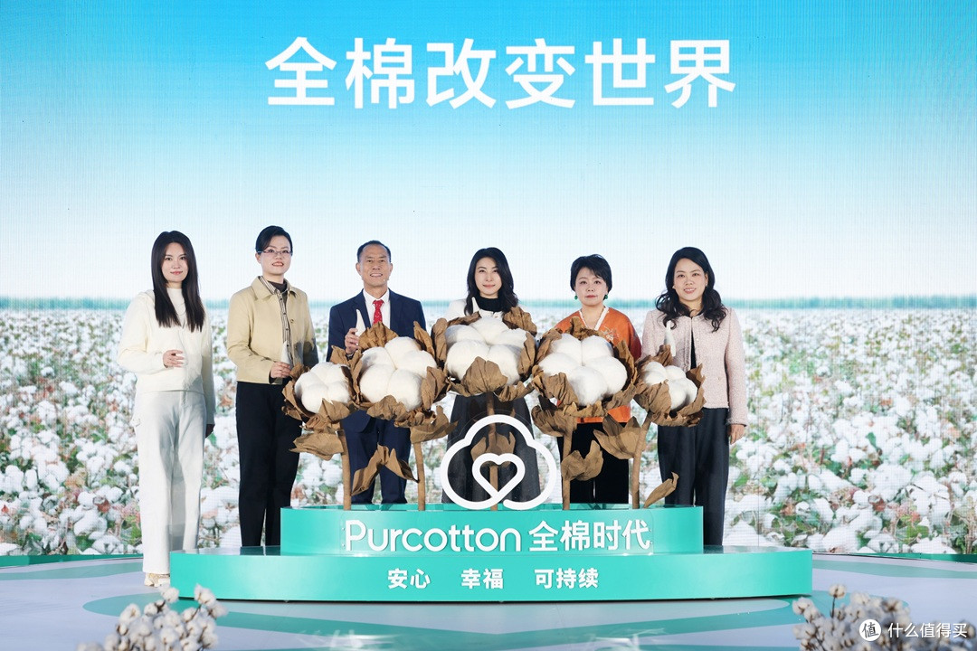 郭晶晶出席全棉时代秋冬新品发布会,携手演绎舒适生活美学