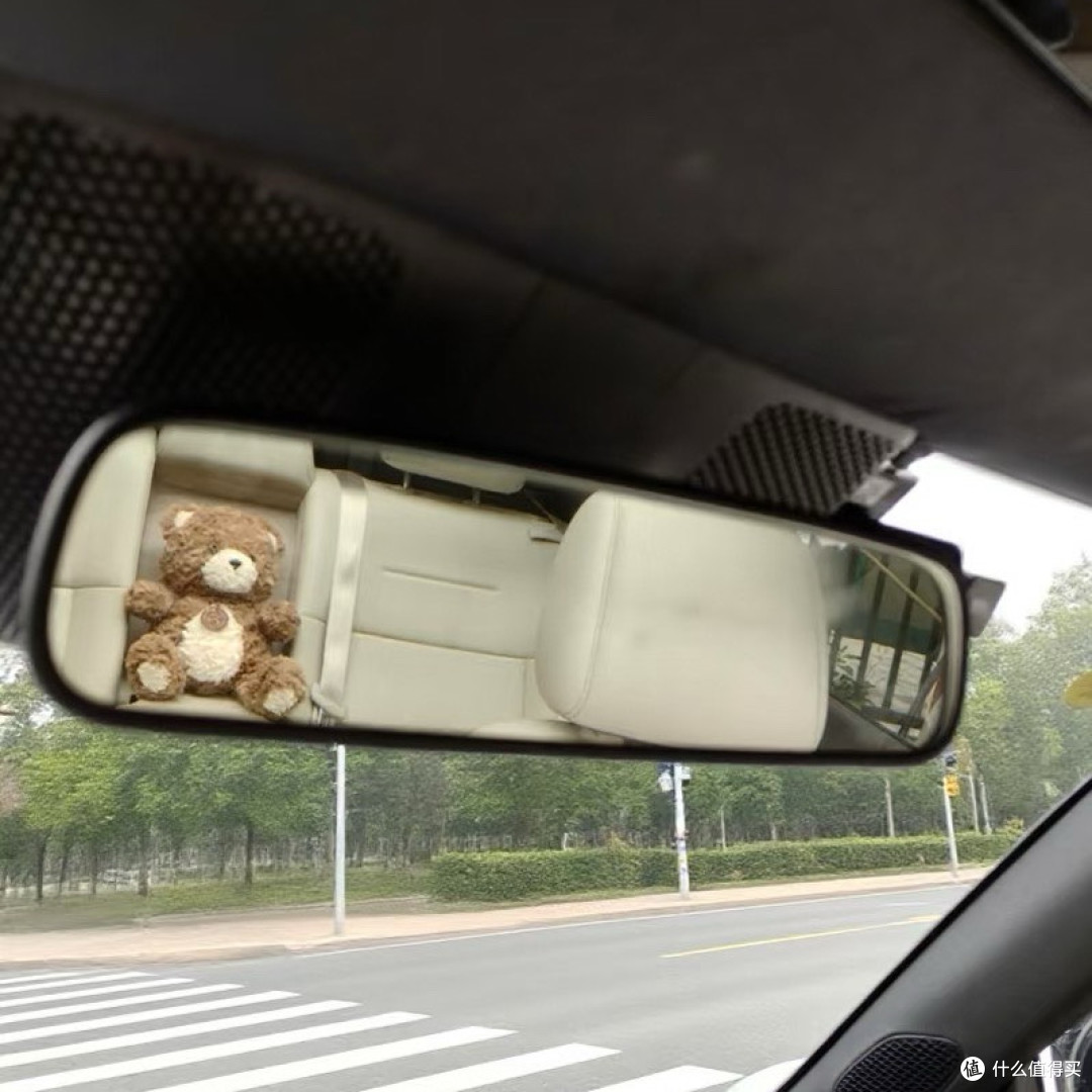 毕业两年全款拿下人生第一台车,瞒着家人的10W花得值吗?