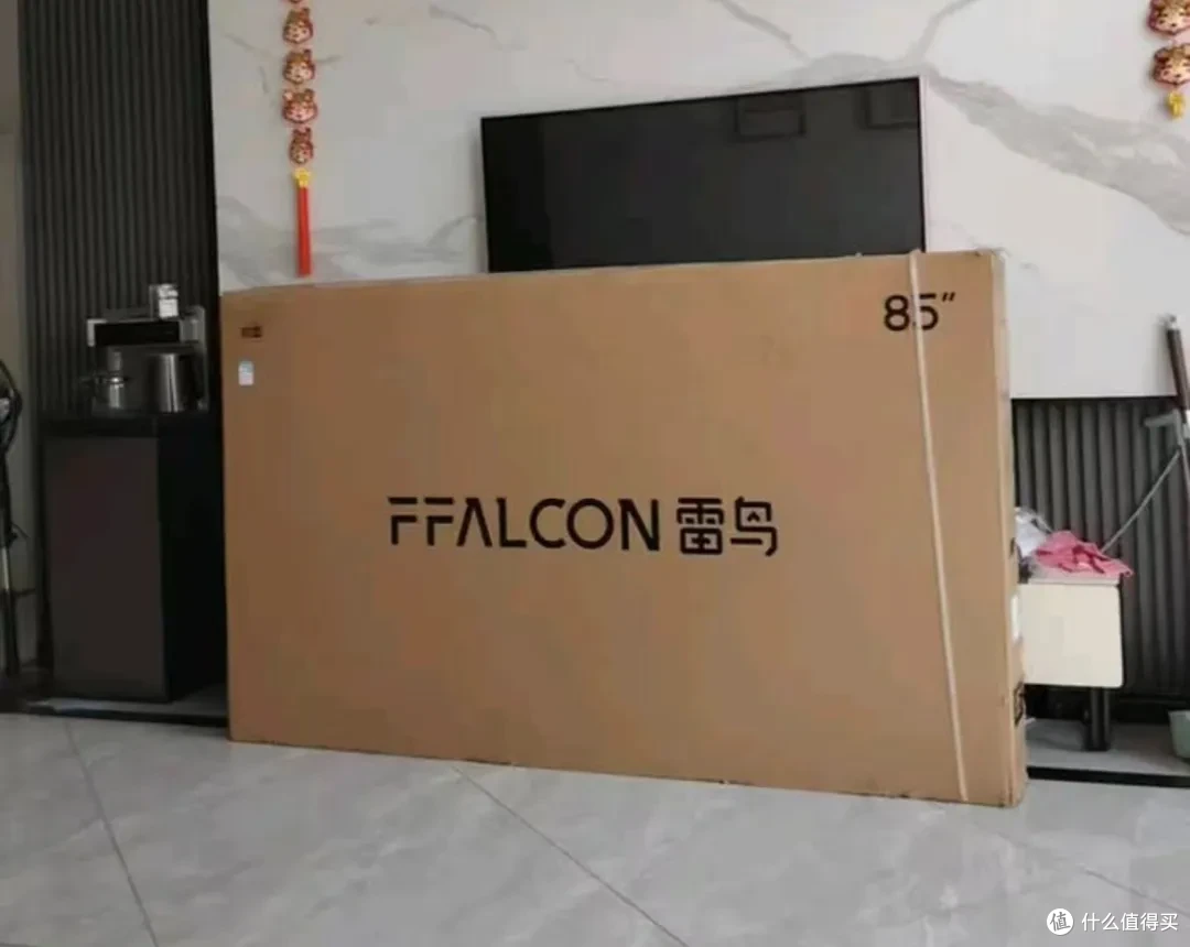 85寸大电视降到3308元!144Hz高刷+50W喇叭,开机无广告