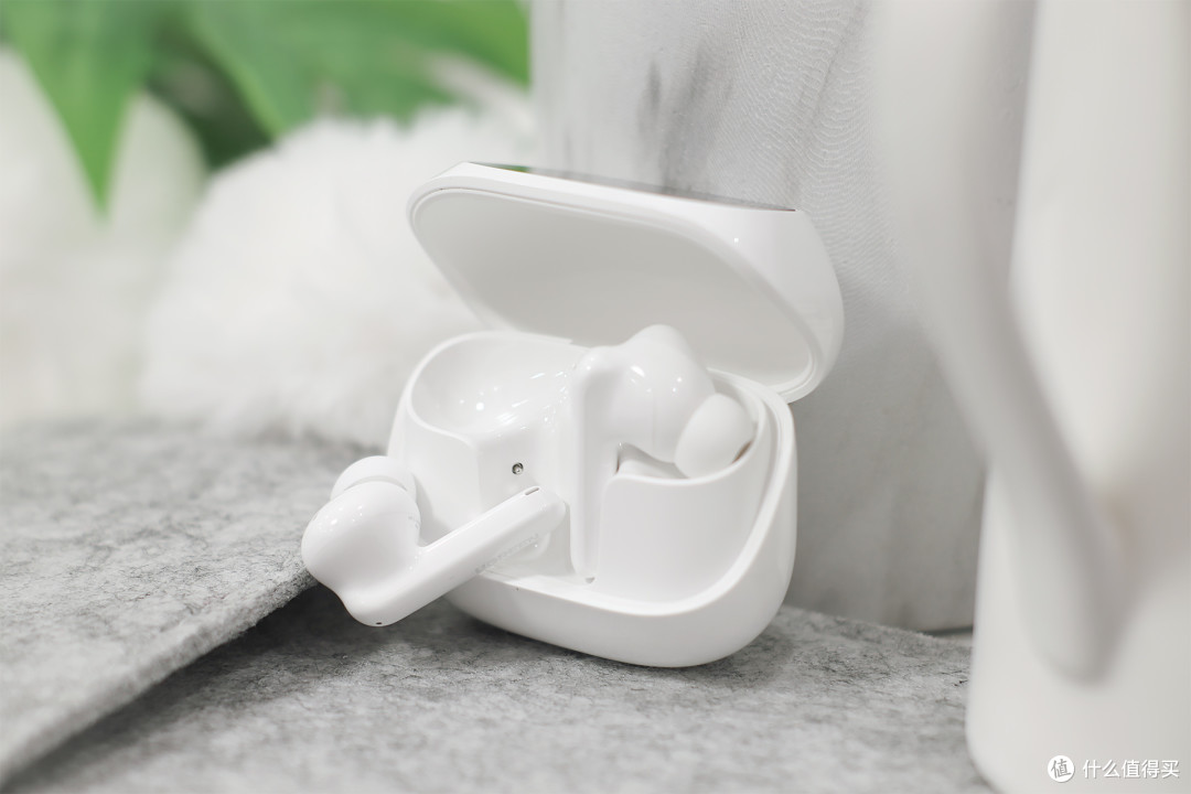 绿联T6 Magic自带触屏 + A级降噪,100多块耳机卷成这样?