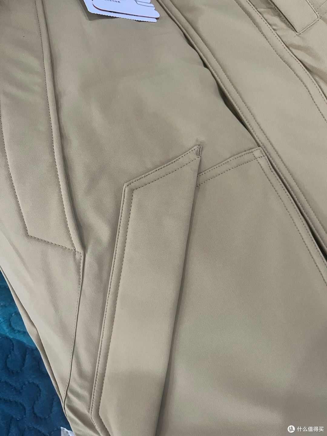 鸭鸭大毛领羽绒服,娃穿暖萌还抗冻