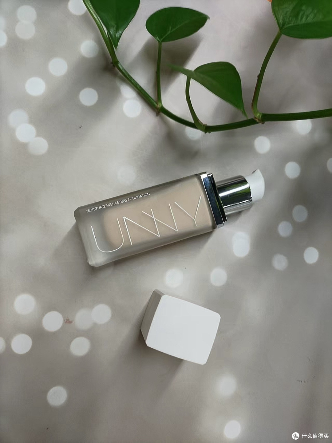 UNNY粉底液,持妆一天不斑驳还水润