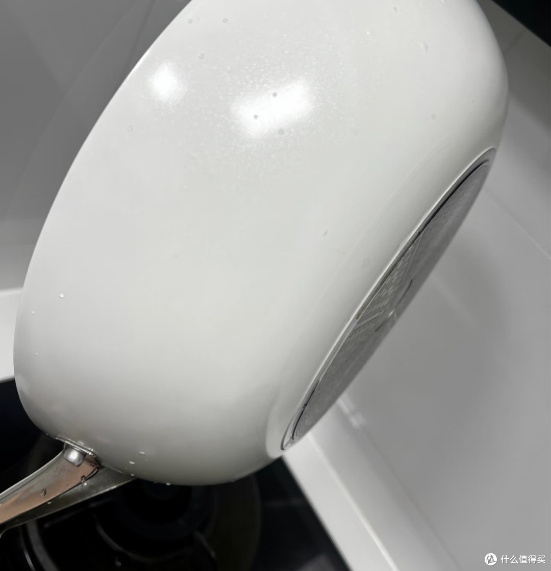 钛陶瓷锅轻巧耐用不粘