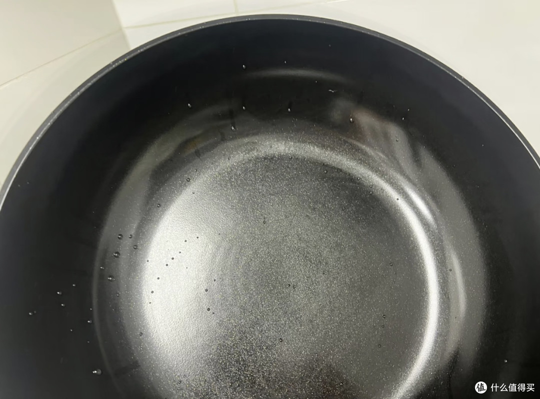 钛陶瓷锅轻巧耐用不粘