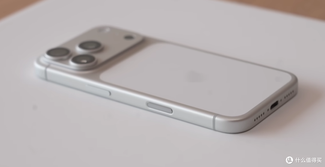 库克低头了?iPhone17ProMax破发350元,网友:缺的是9000不是300