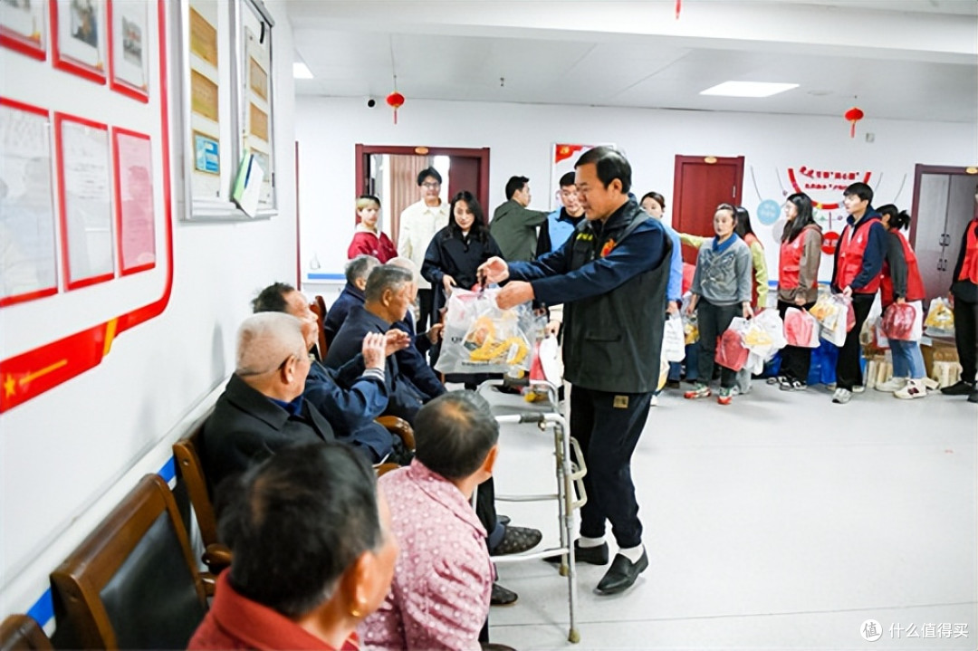 江苏泰州:爱心汇聚永安敬老院 重阳未至美德善暖先行