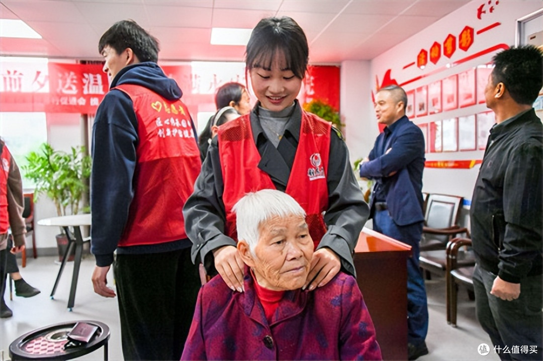 江苏泰州:爱心汇聚永安敬老院 重阳未至美德善暖先行