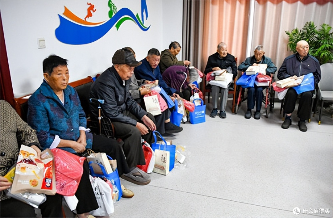 江苏泰州:爱心汇聚永安敬老院 重阳未至美德善暖先行