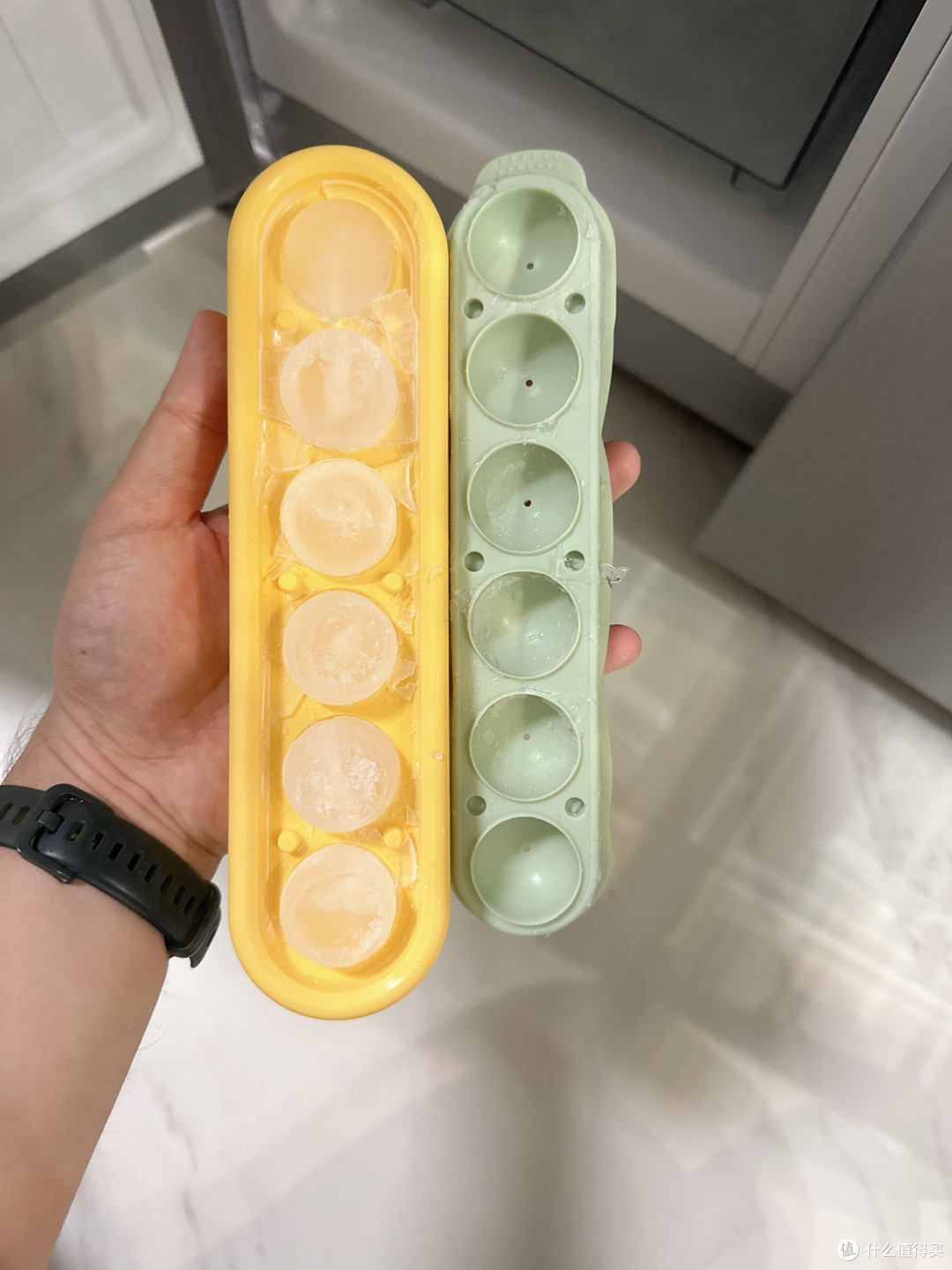 颜值与实力双TOP!小吉复古冰箱装下吃货幸福,一键制冰140颗实现冰饮自由~