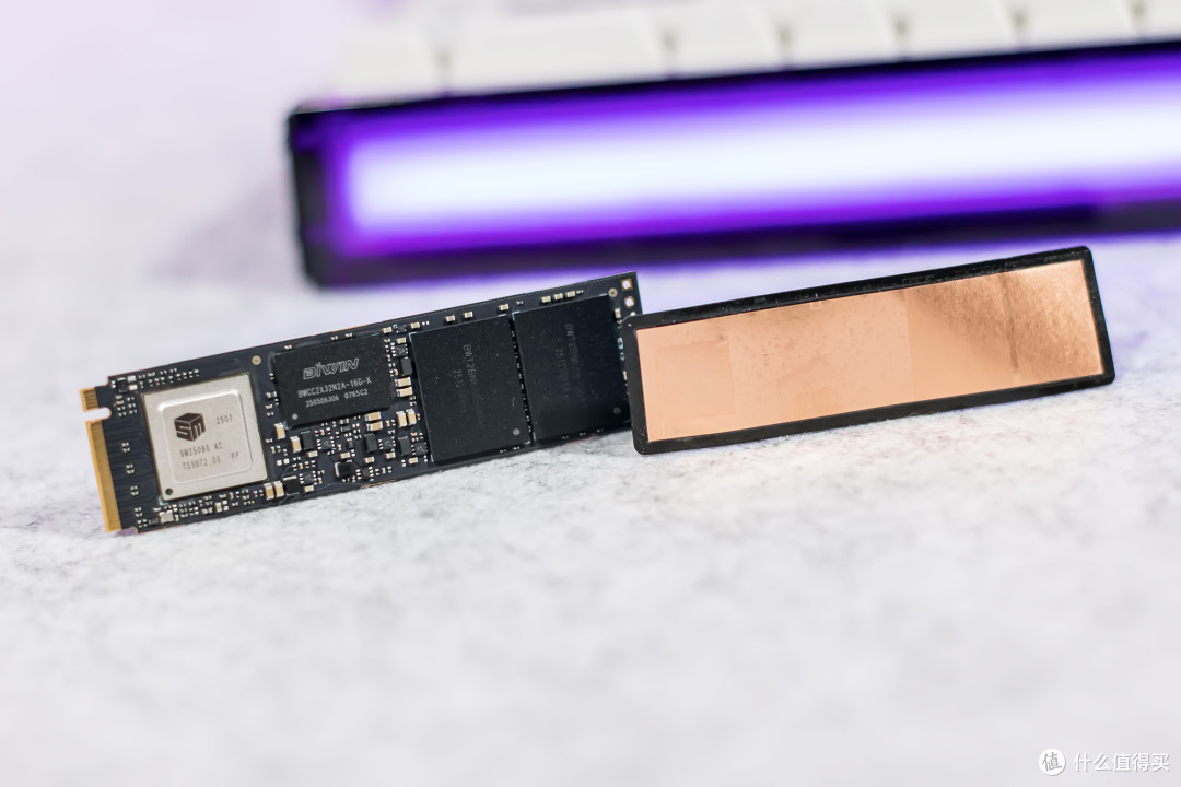 宏碁掠夺者GM9000神舆PCIe5.0固态硬盘实测,14GB/s释放满血性能
