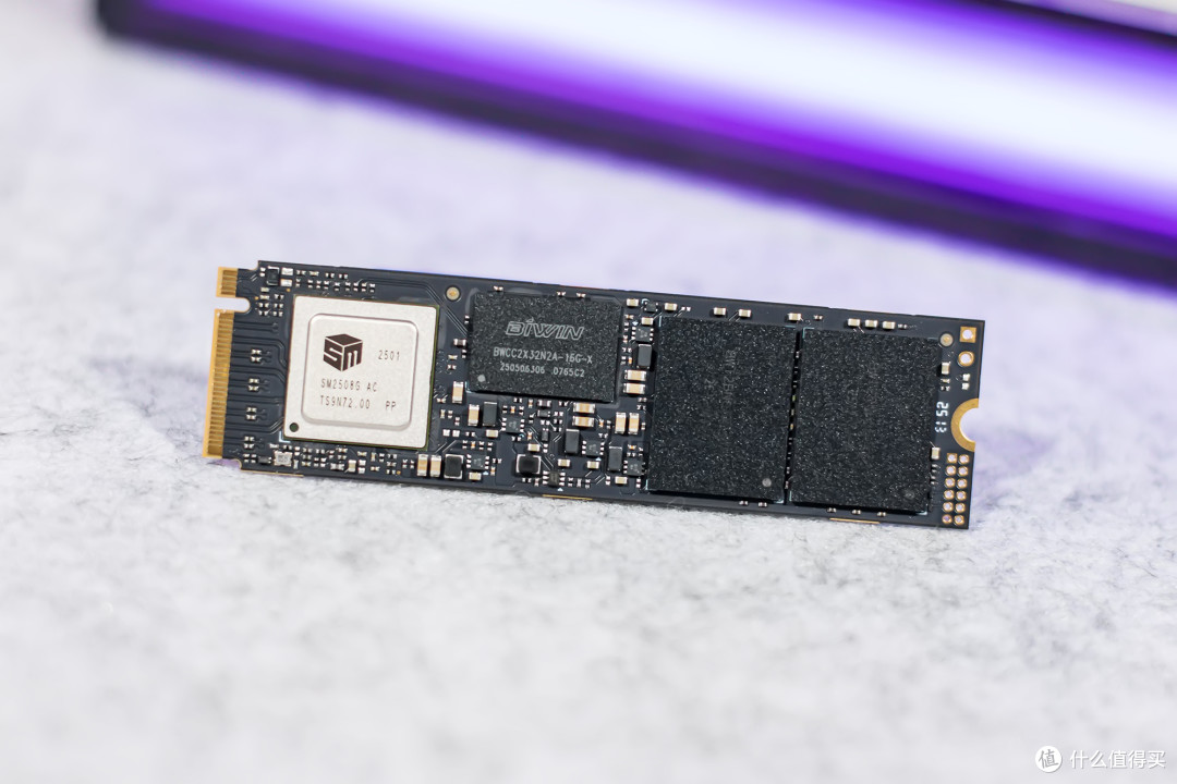 宏碁掠夺者GM9000神舆PCIe5.0固态硬盘实测,14GB/s释放满血性能
