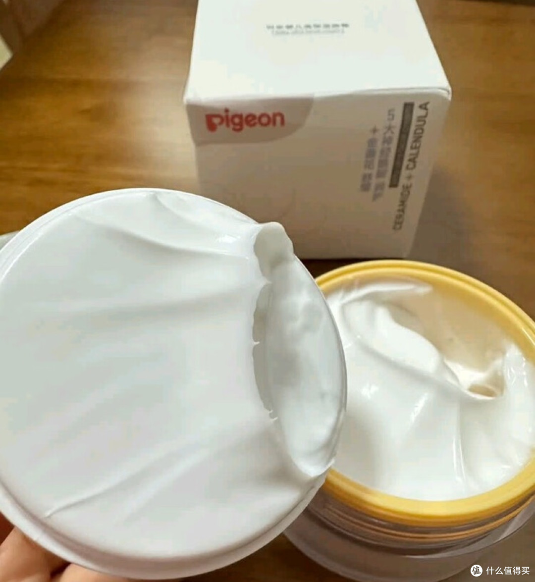 贝亲面霜:保湿防护,带娃出行无忧
