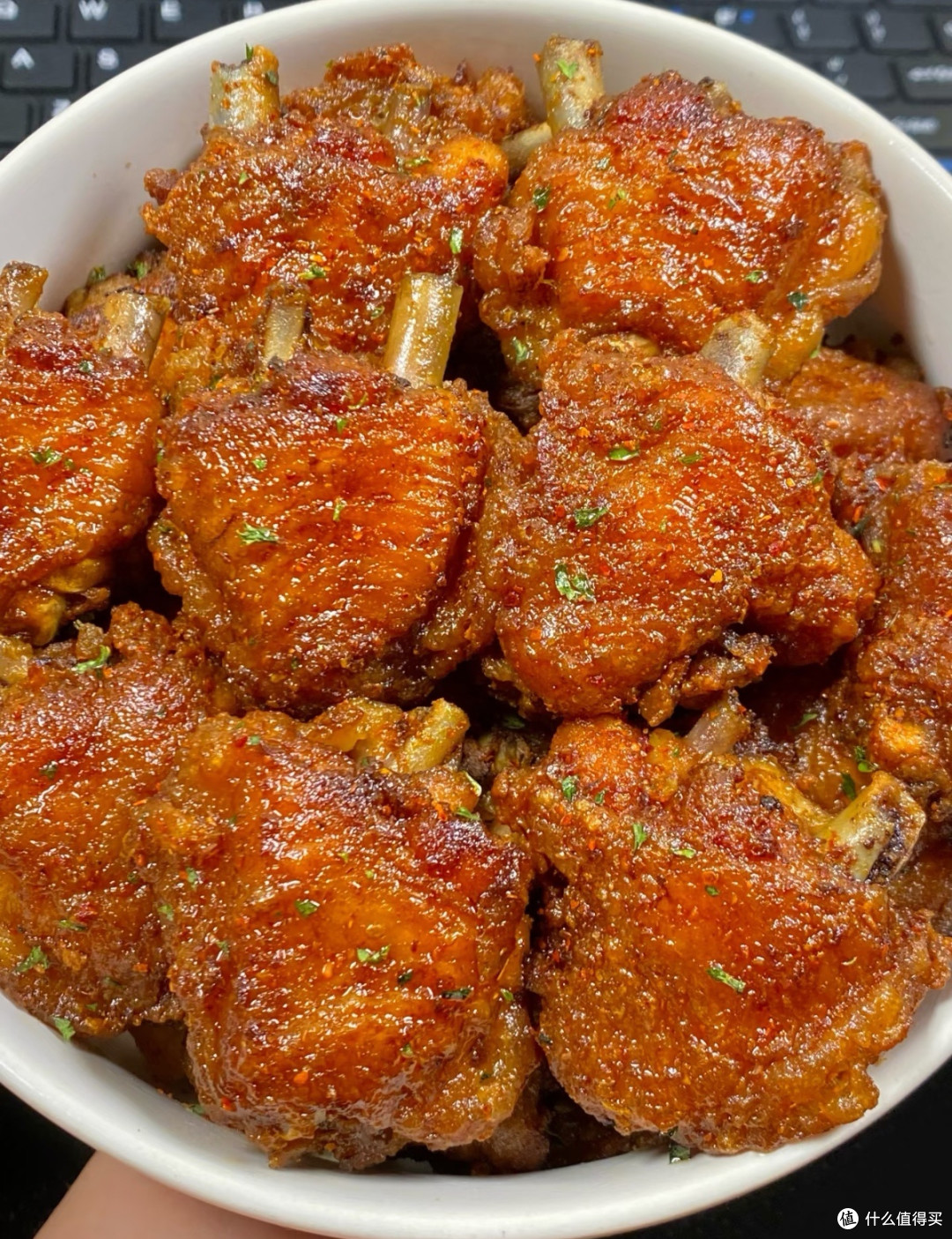 金黄酥脆椒盐鸡翅：一口解馋，好吃又简单