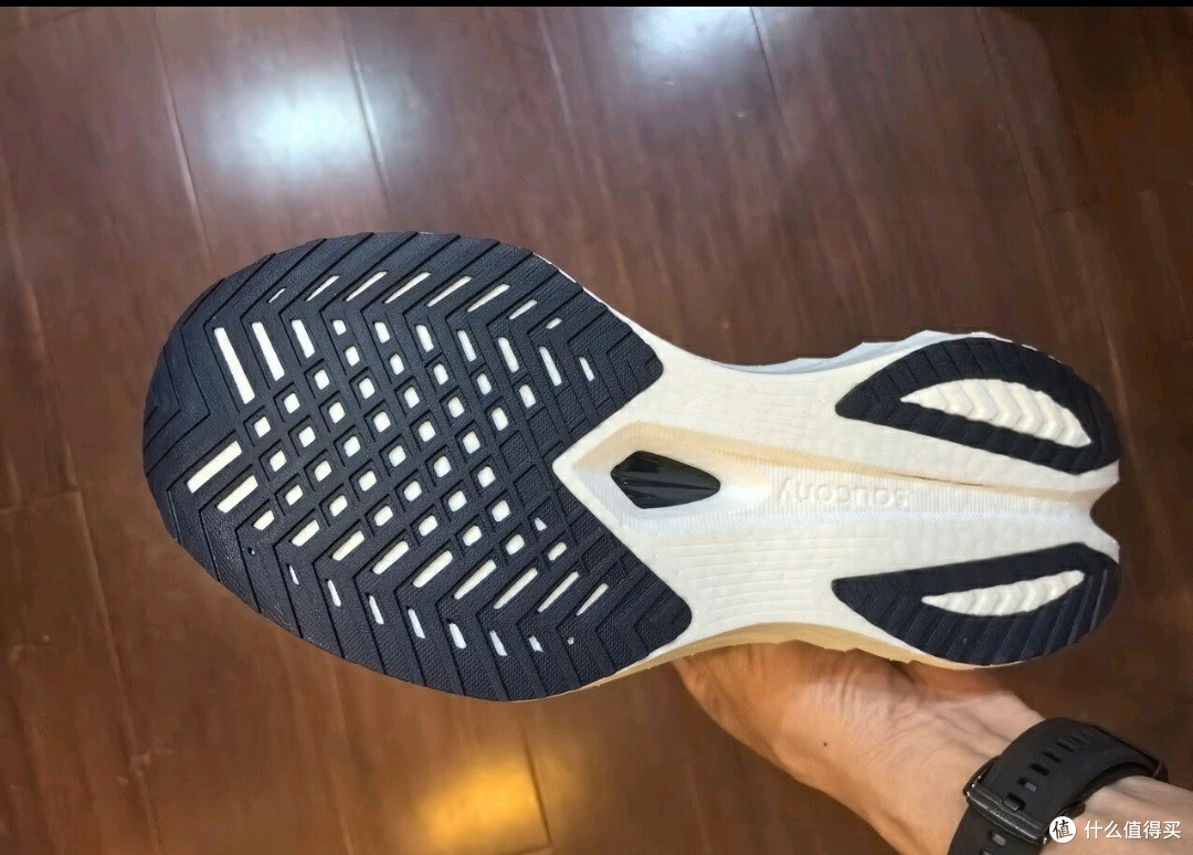 Saucony啡速4:男款缓震跑鞋