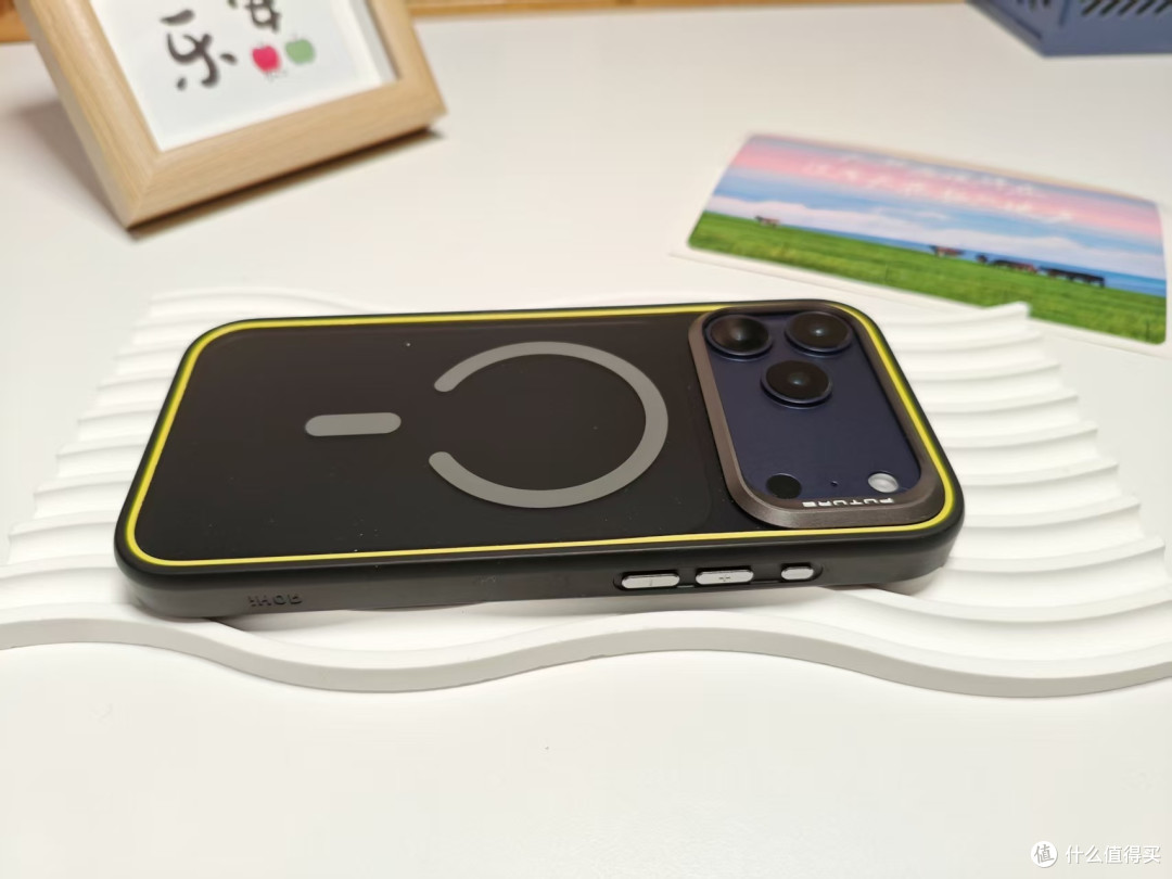 奥海 P4U黑科技材料手机壳，给iPhone17 Pro Max安排的新皮肤
