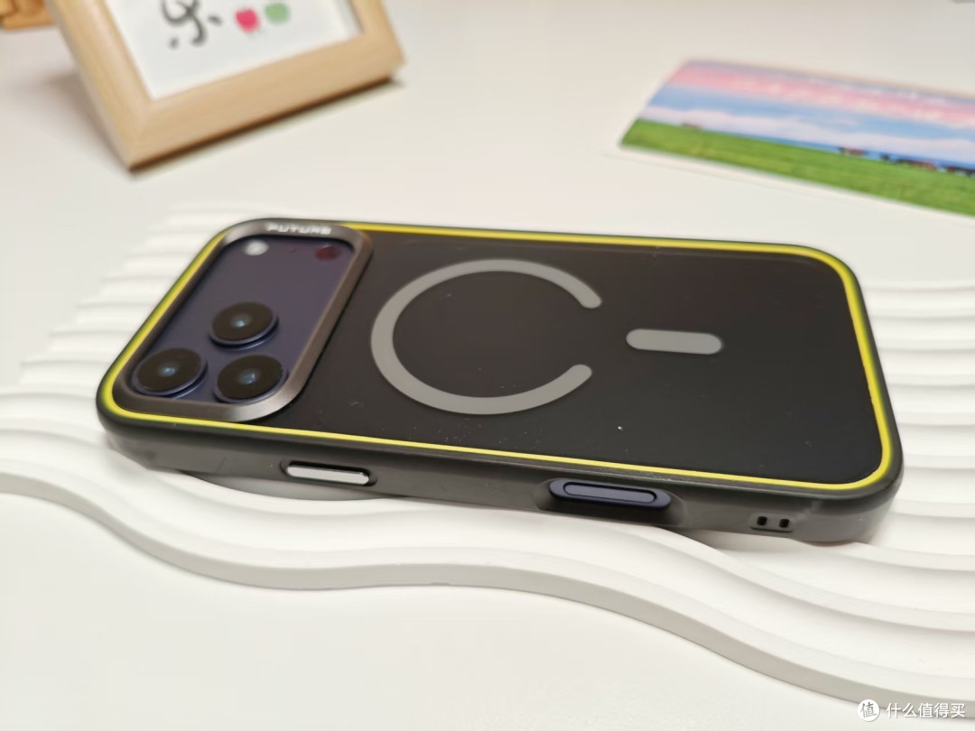 奥海 P4U黑科技材料手机壳，给iPhone17 Pro Max安排的新皮肤