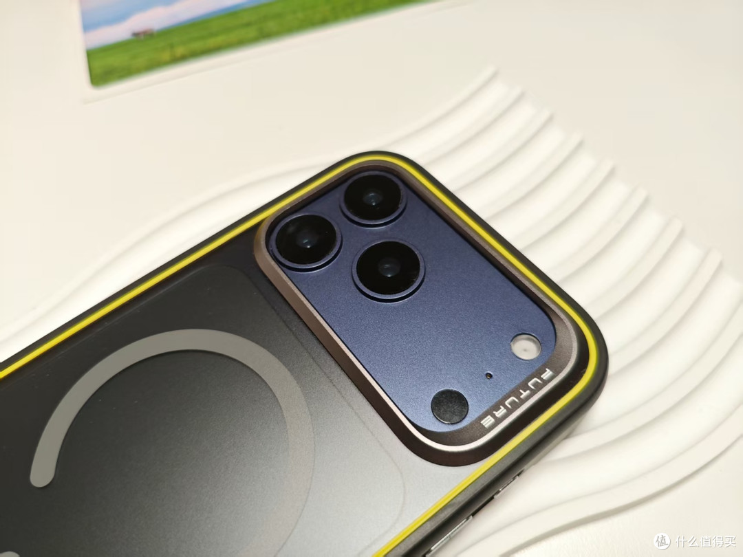 奥海 P4U黑科技材料手机壳，给iPhone17 Pro Max安排的新皮肤