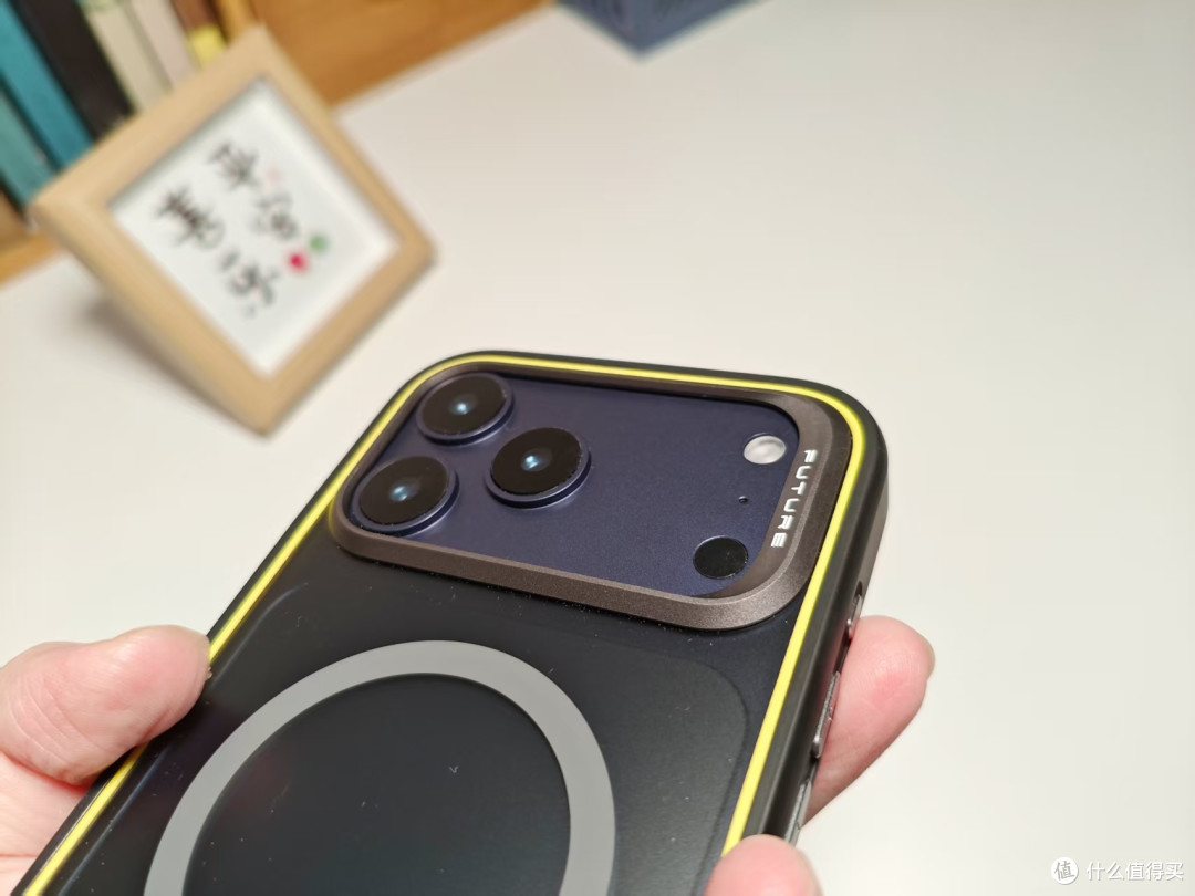 奥海 P4U黑科技材料手机壳，给iPhone17 Pro Max安排的新皮肤