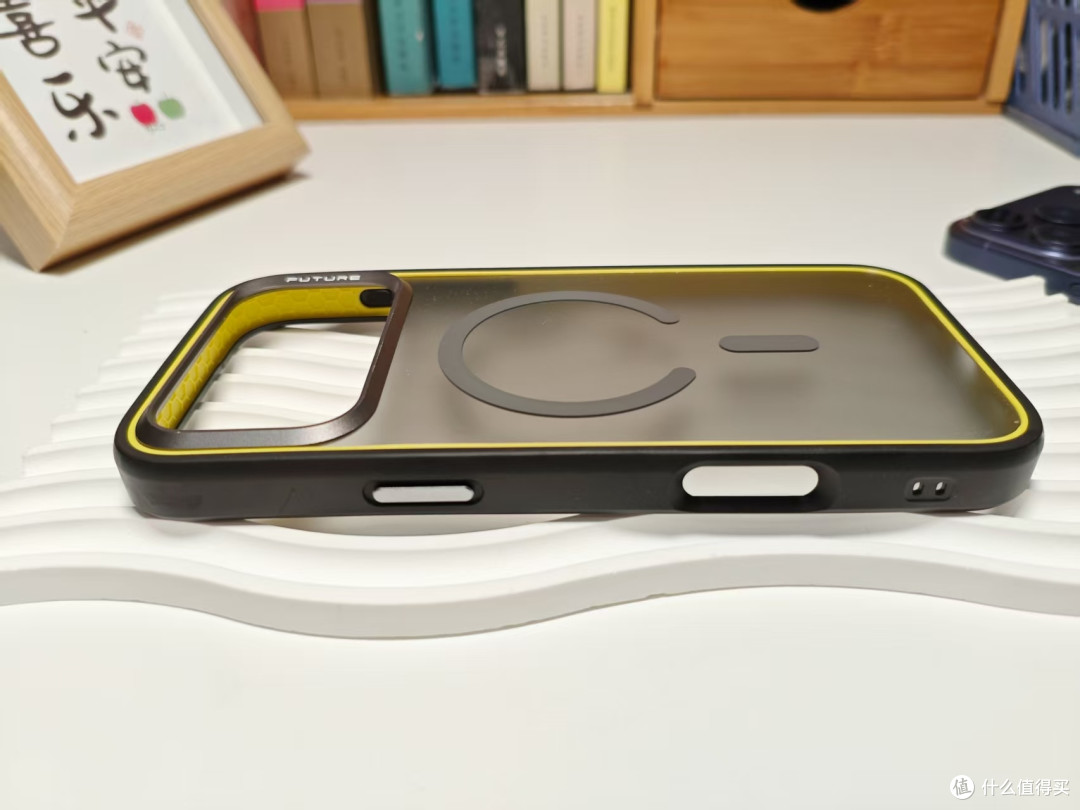 奥海 P4U黑科技材料手机壳，给iPhone17 Pro Max安排的新皮肤