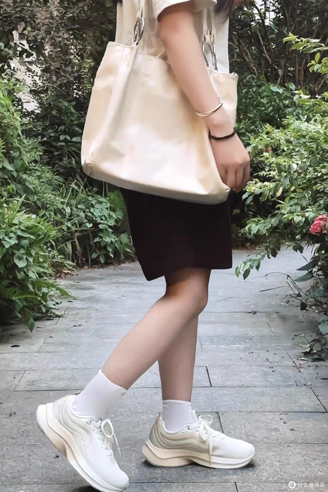 双11运动必入!特步波浪鞋:女生跑步的“颜值实力派”,脚感好